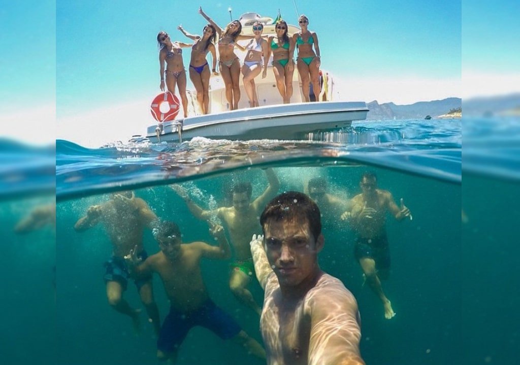 The Hilarious Of Boys Taking Pictures Of Girls From Under The Sea